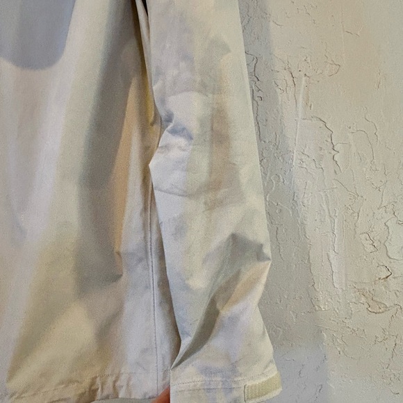 Patagonia Women's torrentshell rain jacket - Picture 12 of 12